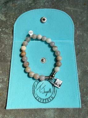 T Jazelle Australian Agate Beaded Bracelet Sterling Silver Lock Charm